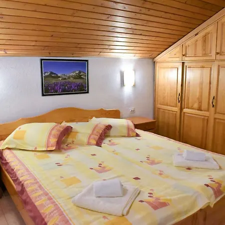 Hadjipopov House 3*